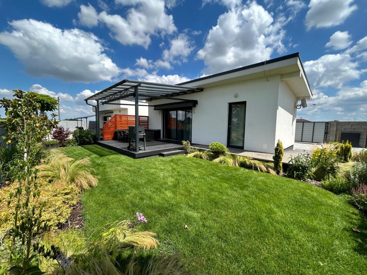 Apartman Zuzana Nesvady Exterior photo